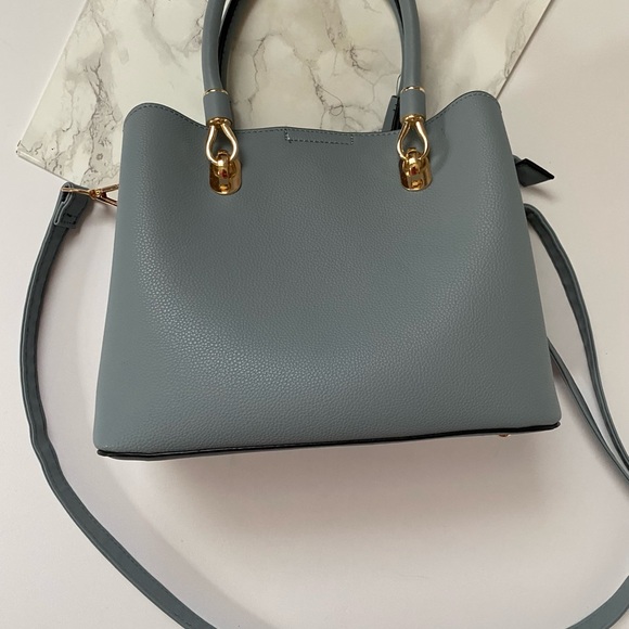 Noatd Handbags - ✨Host Pick ✨! Women's  Leather Purse use as a handbag or crossbody purse.